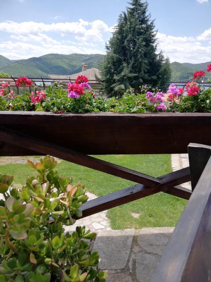 Trifon Zarezan Family Hotel Glavatartsi Luaran gambar