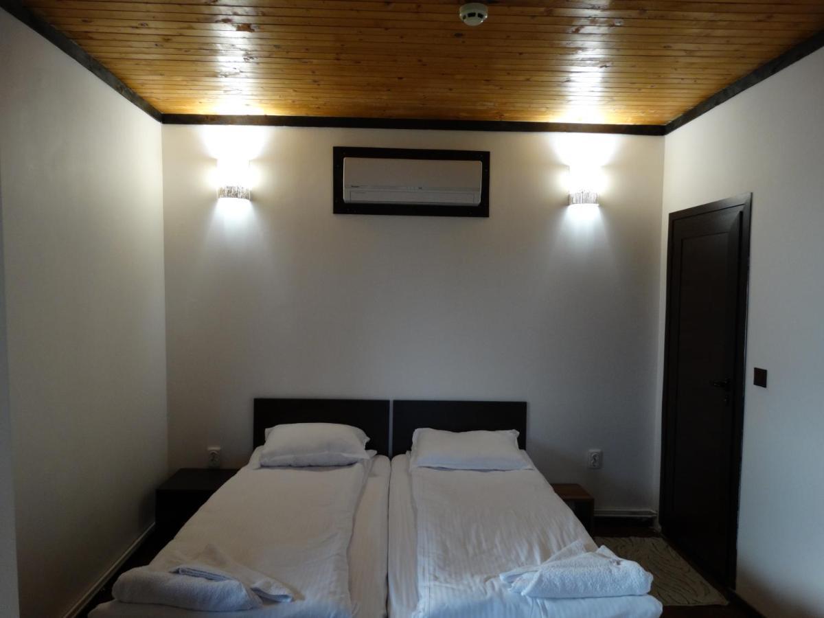 Trifon Zarezan Family Hotel Glavatartsi Luaran gambar