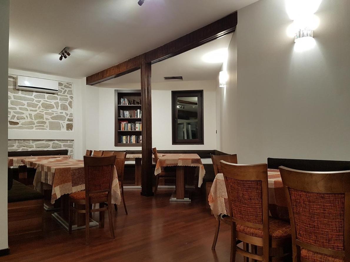 Trifon Zarezan Family Hotel Glavatartsi Luaran gambar