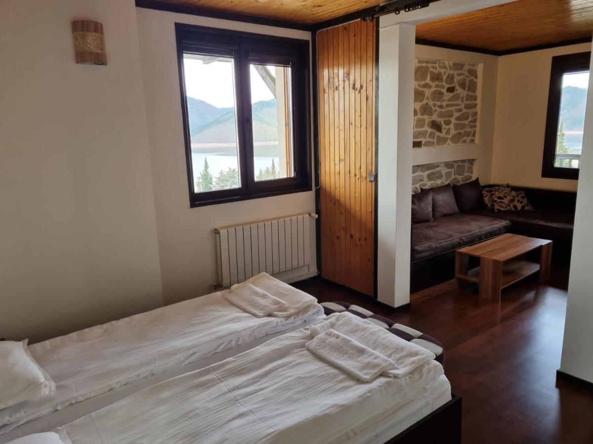 Trifon Zarezan Family Hotel Glavatartsi Luaran gambar